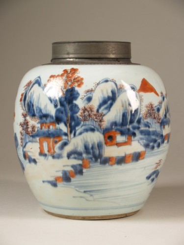 Pot met tinnen deksel en polychroom decor van landschap in Chinese imaristijl